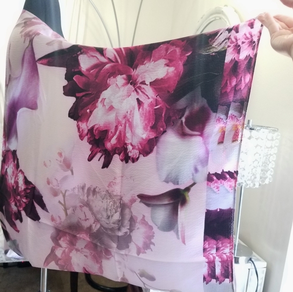 🍒NWT🍒 TED BAKER 100% SILK POSIE CAPE SCARF - Picture 5 of 7